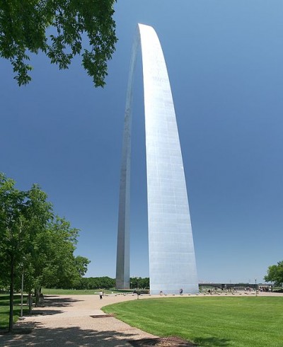 Eero Sarinnen 630-foot high "Gateway to the West," the Arch of St. Louis.