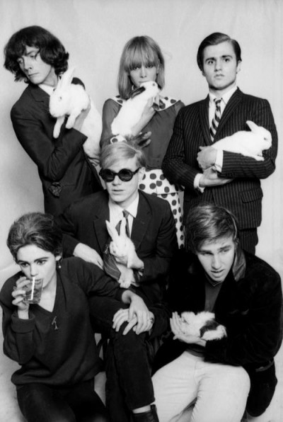 de rola, Andy Warhol, Edie Sedgwick and anita pallemberg with rabbits.